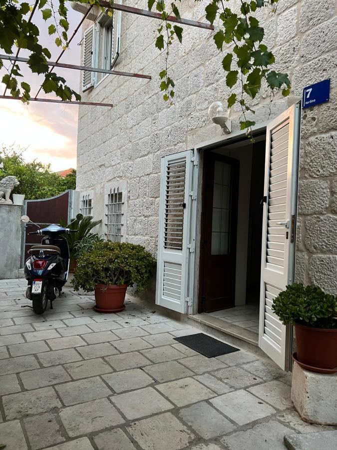 Jakov Apartments Оребич Экстерьер фото